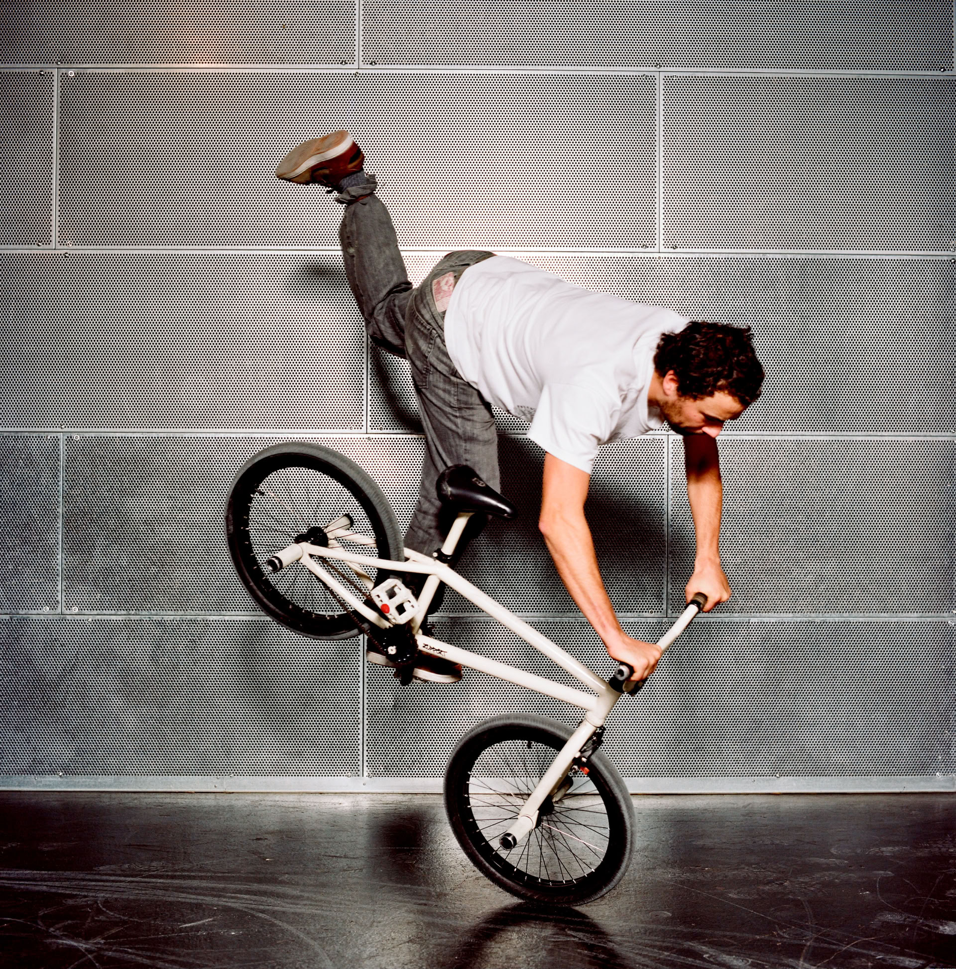 Thomas Hirsch, BMX Flatland, Switch Pedal Hang Five - Foto von Georg Oberlechner